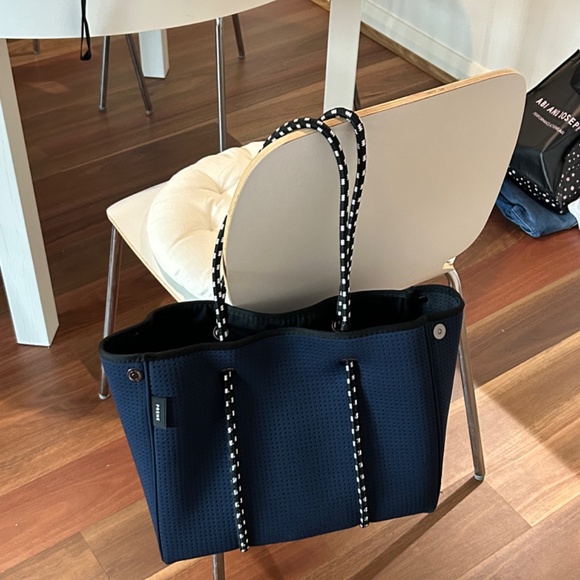 Prene Women’s Blue tote bag, as new condition - Picture 2 of 4